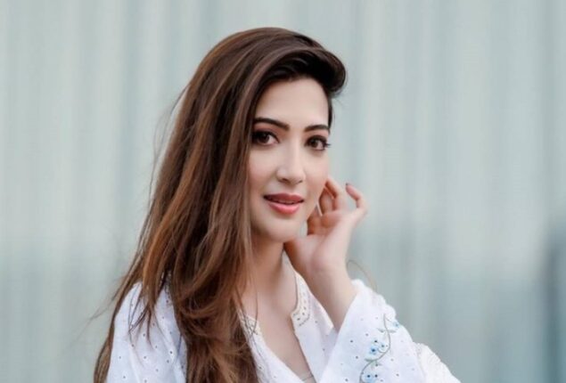 Aymen Saleem’s dance video at her Mehndi ceremony goes viral